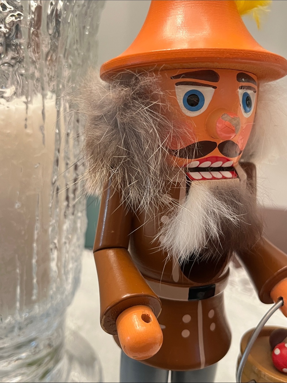 VINTAGE VEB Hodrewa Wooden Nutcracker Picker Collector Figurine - Picture 4 of 15